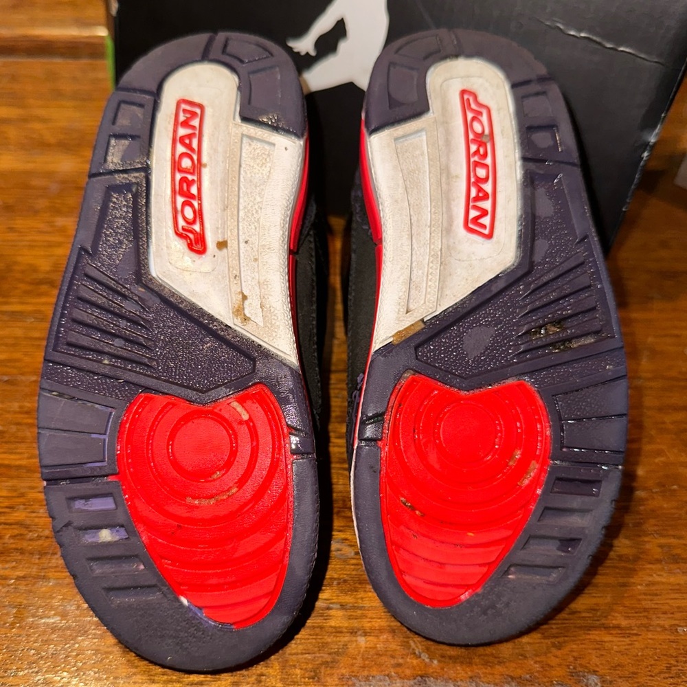 Kids Jordan 3 sneakers size 9.5 - Picture 6 of 8